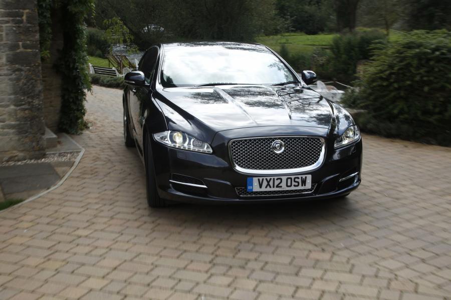  Jaguar XJ 2012 года  (UK) (фото 31 из 121)